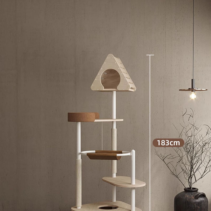 Minimalistisk geometrisk söt trätorn inomhus lägenhet med katt träd Minimalistisk geometrisk söt trätorn inomhus lägenhet med katt träd